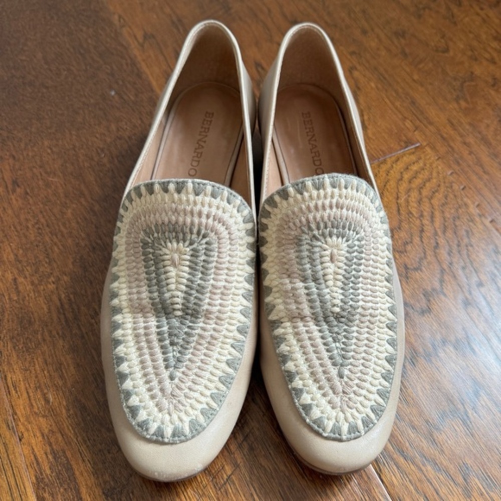 Bernardo Women's Tan and Cream Loafers